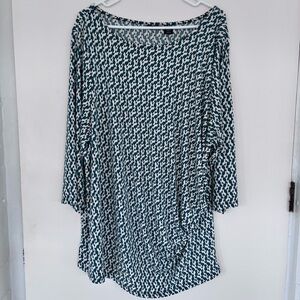Tahari Green and White Geometric Tunic